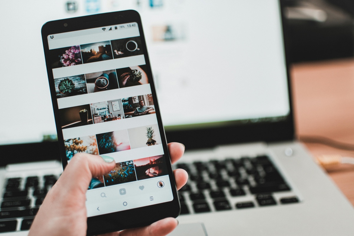 Site web versus réseaux sociaux